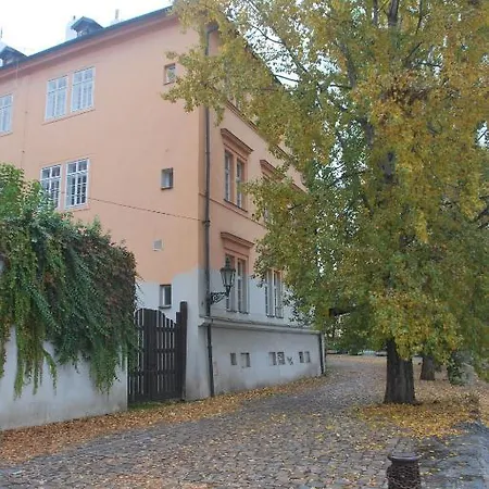 Lägenhet Apartman Na Kampe Prag